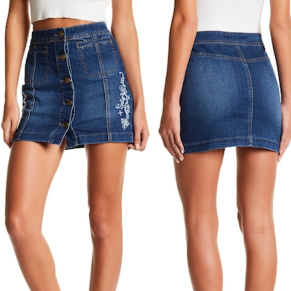 Romeo & Juliet Couture Dresses & Skirts - Romeo Juliet Embroider Dark Denim Mini Skirt NWT S